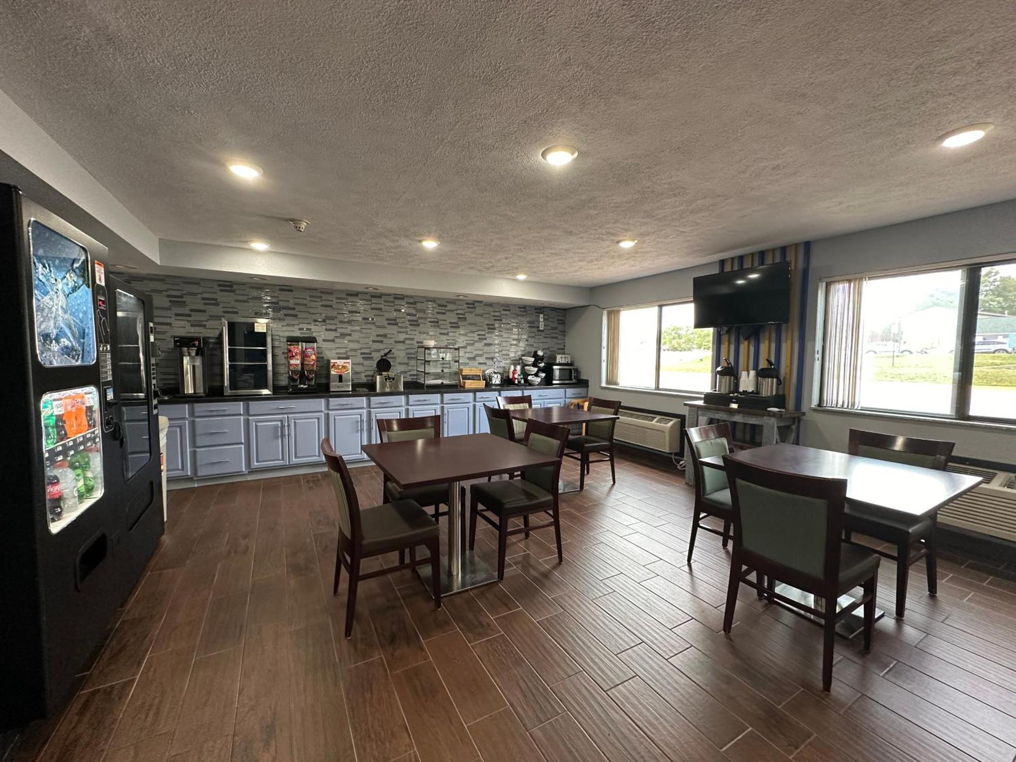American Inn Cedar Rapids South Ngoại thất bức ảnh